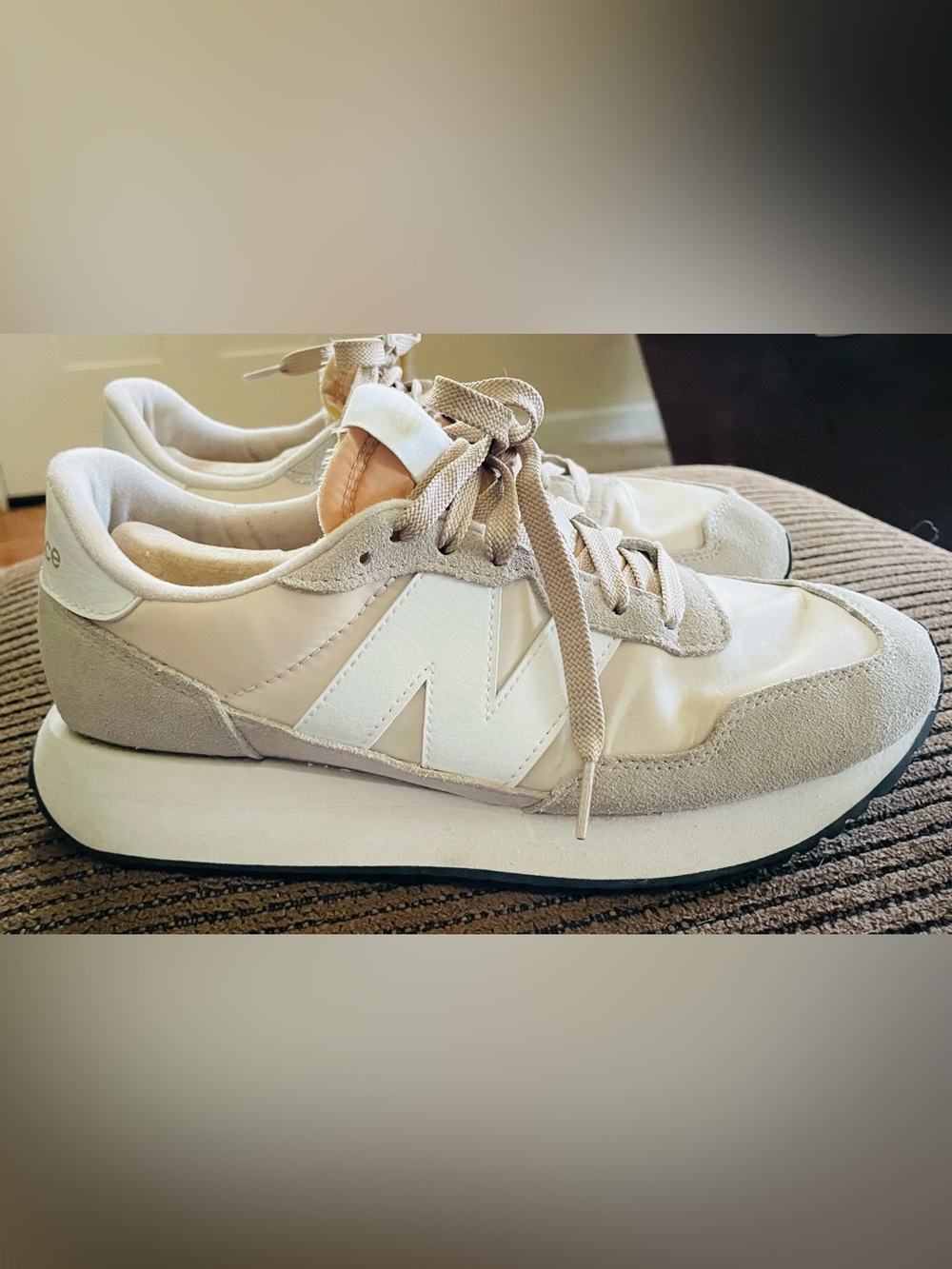 New Balance 237 Moonbeam Cream Beige Suede Womens Sneakers WS237DH1 Size 9 - Picture 2 of 8